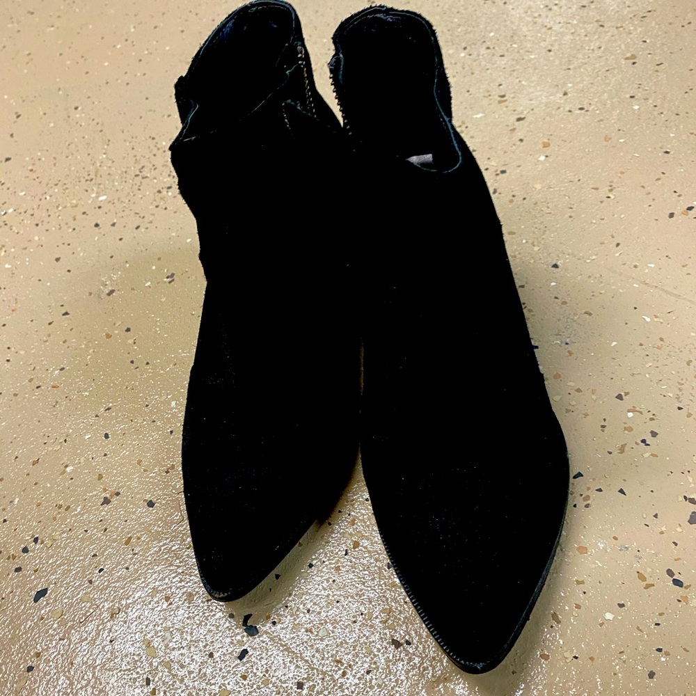 Dolce Vita black Suede leather ankle bootie
